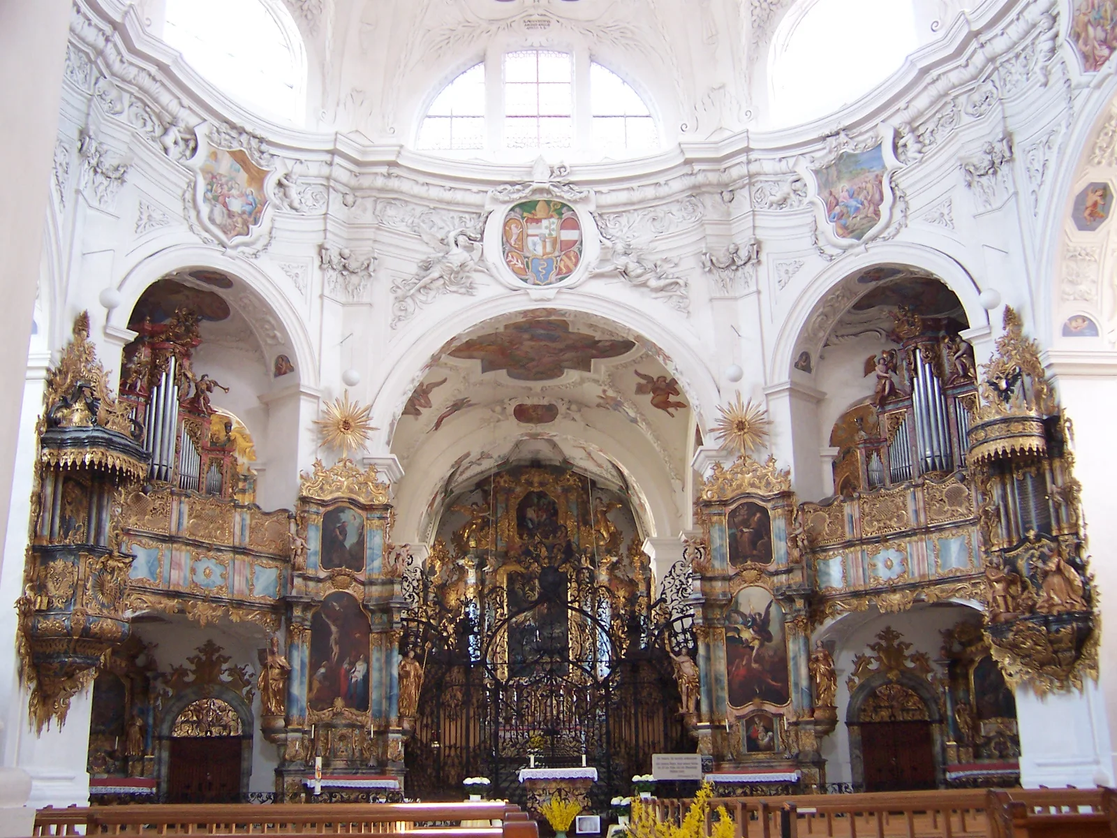Innenansicht der Klosterkirche Muri